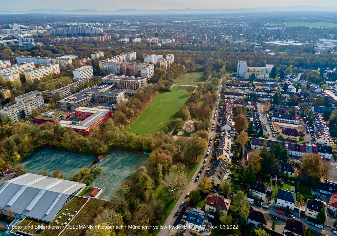 03.11.2022 -  Ostparksee mit Umgebung in Neuperlach